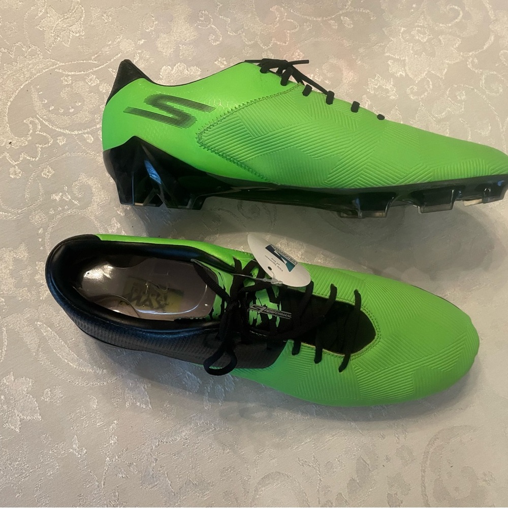 Skechers Men's Green Soccer Cleats